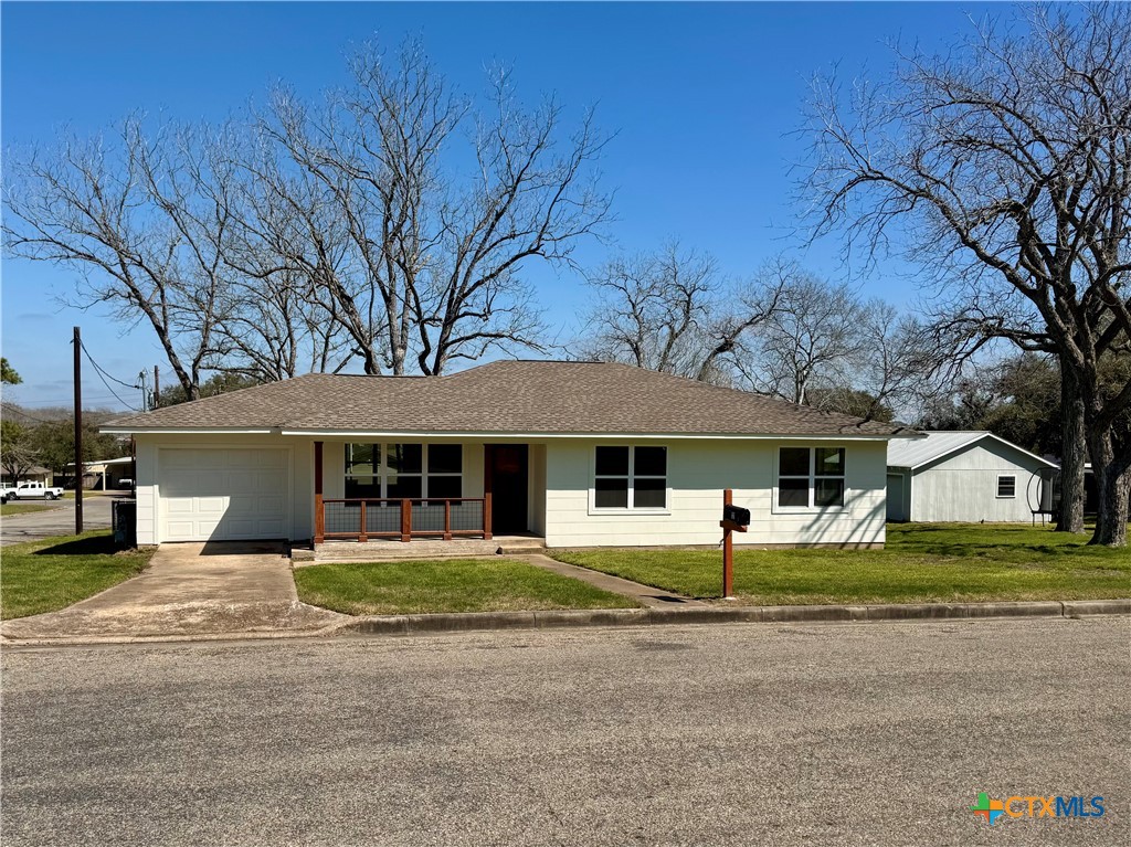 121 N Ave C Avenue Property Photo