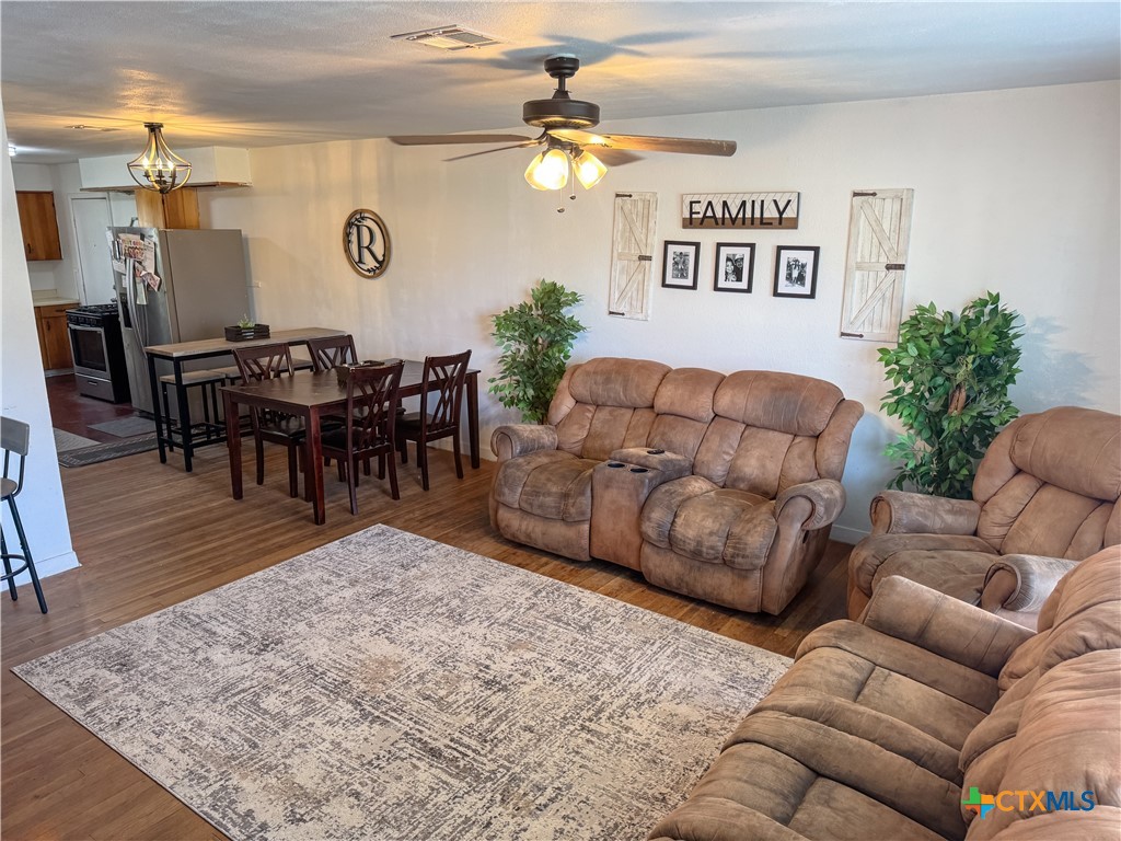 4912 Evergreen Property Photo 2