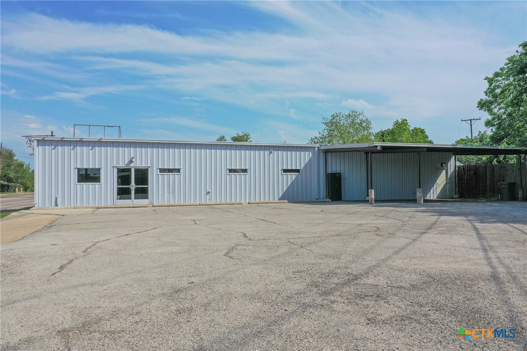 805 Sam Houston Drive Property Photo