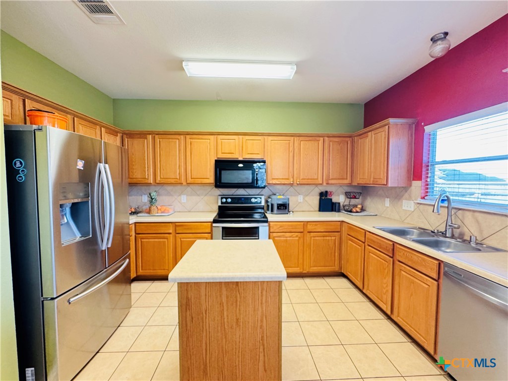 4503 Golden Gate Drive Property Photo 10