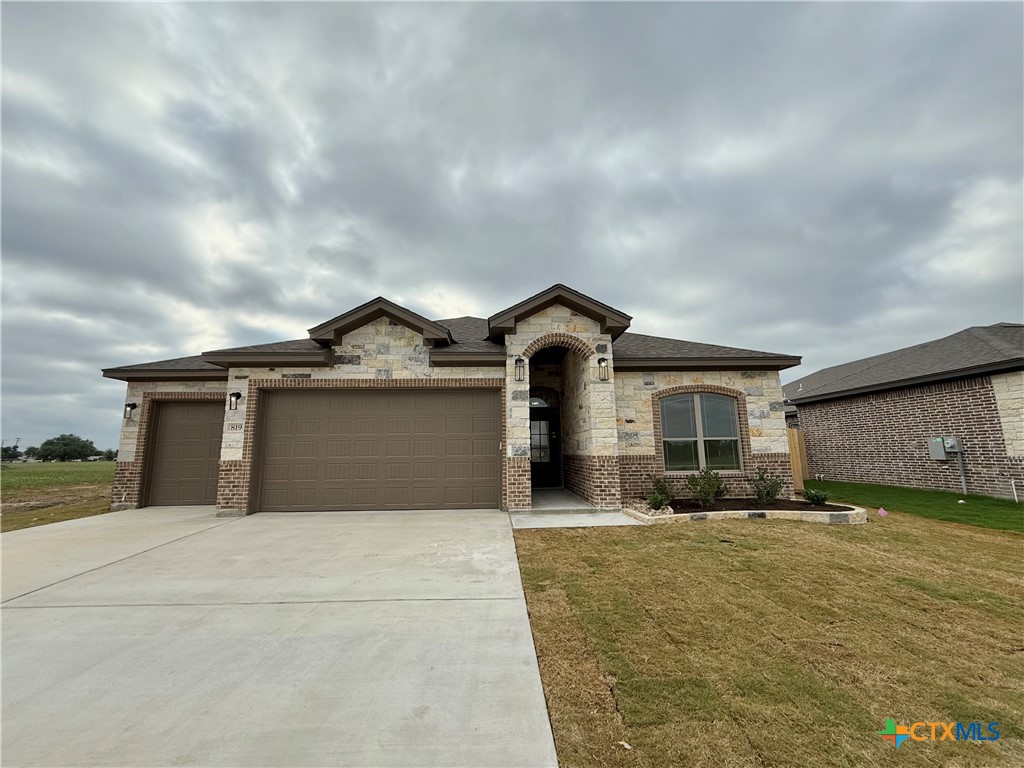 819 Eagle View Drive Property Photo 1