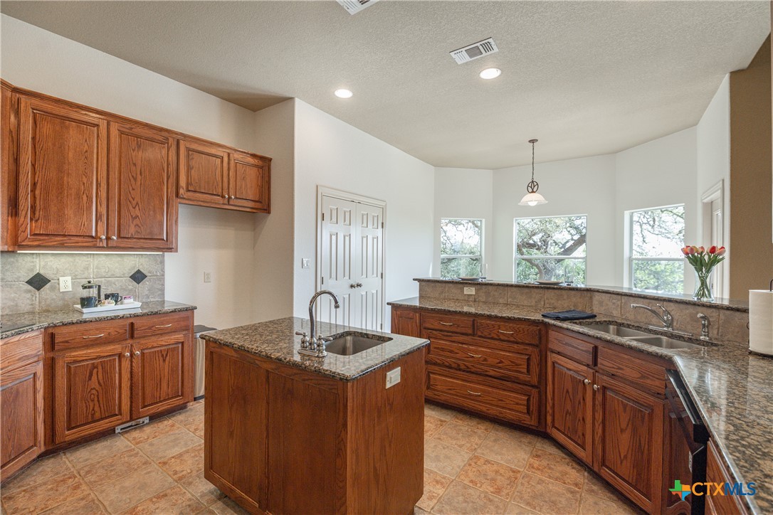451 Winding View Property Photo 6