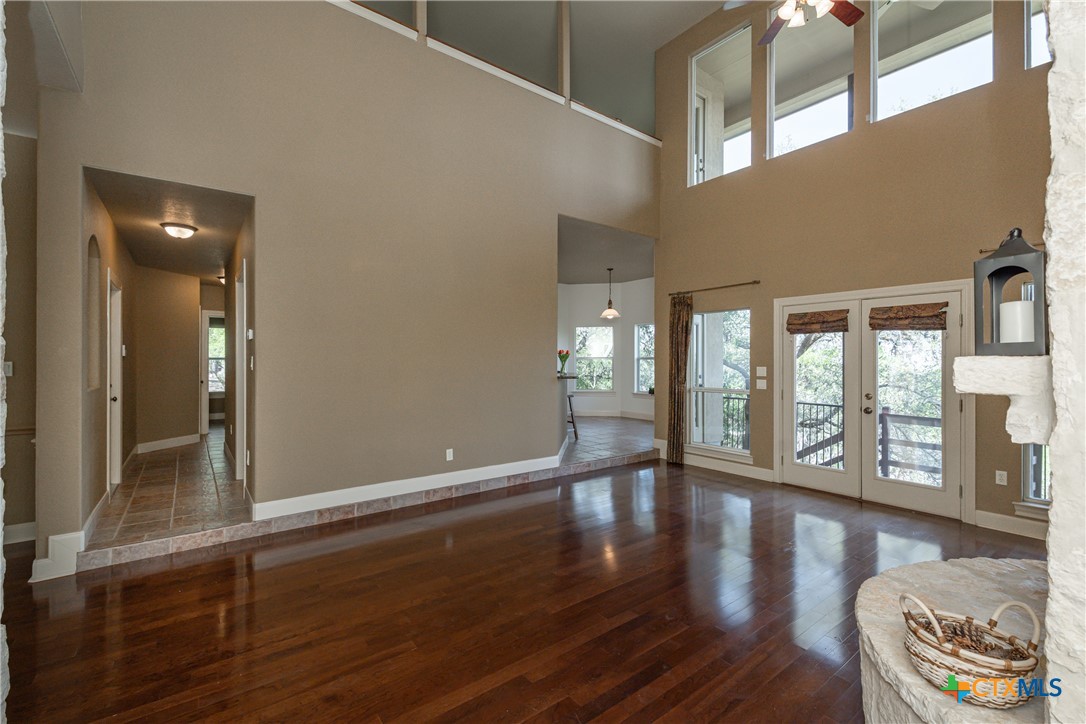 451 Winding View Property Photo 9