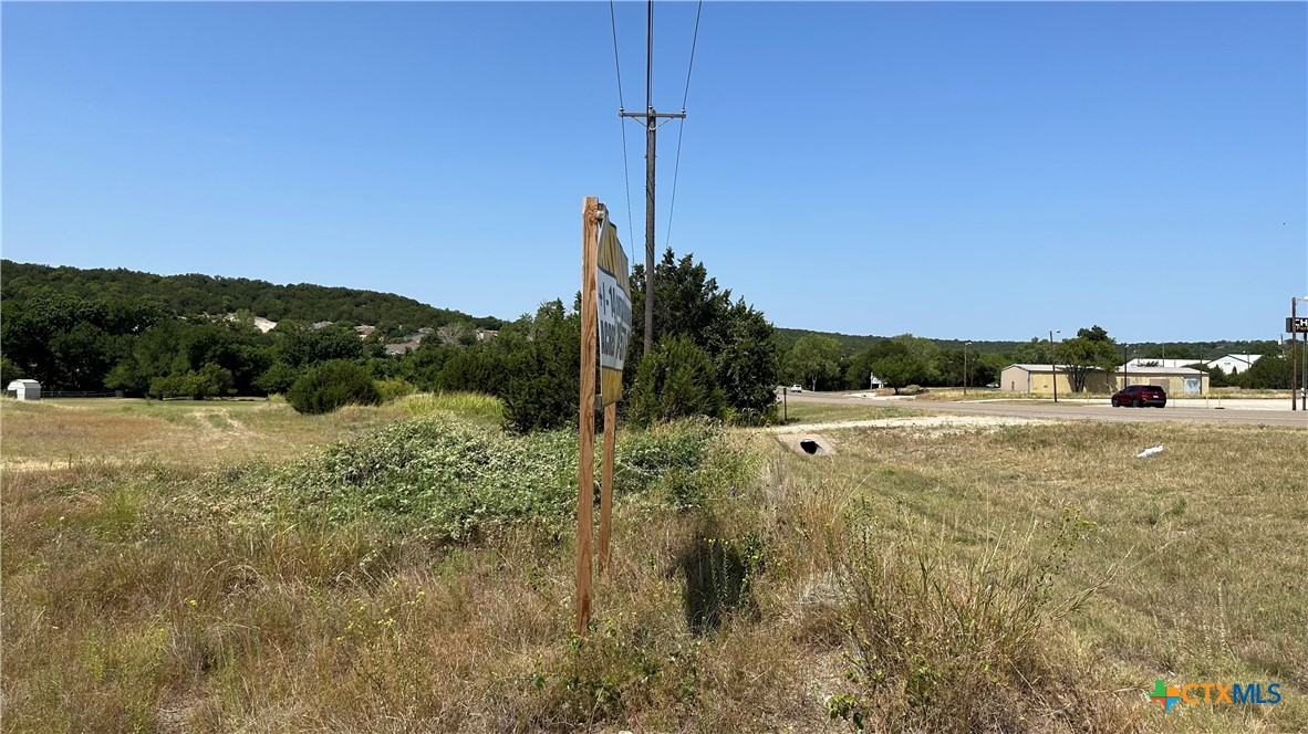 905 W W. Business 190 Highway Property Photo 4