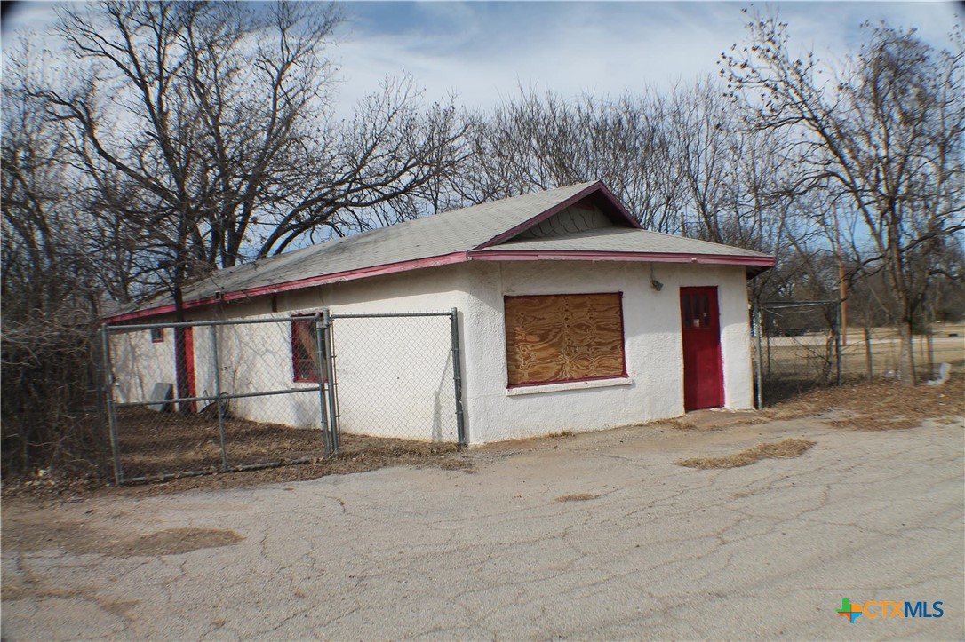 709 W Commerce Property Photo 1
