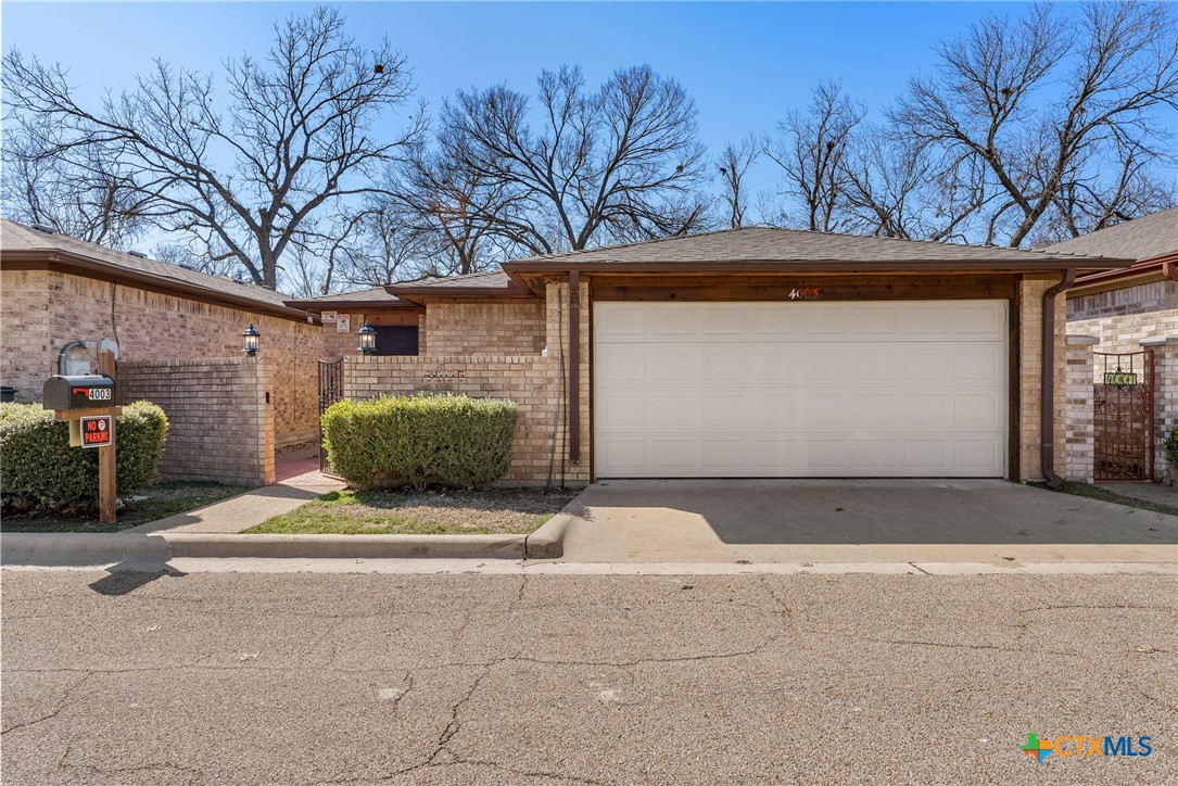 4003 River Oaks Circle Property Photo 4