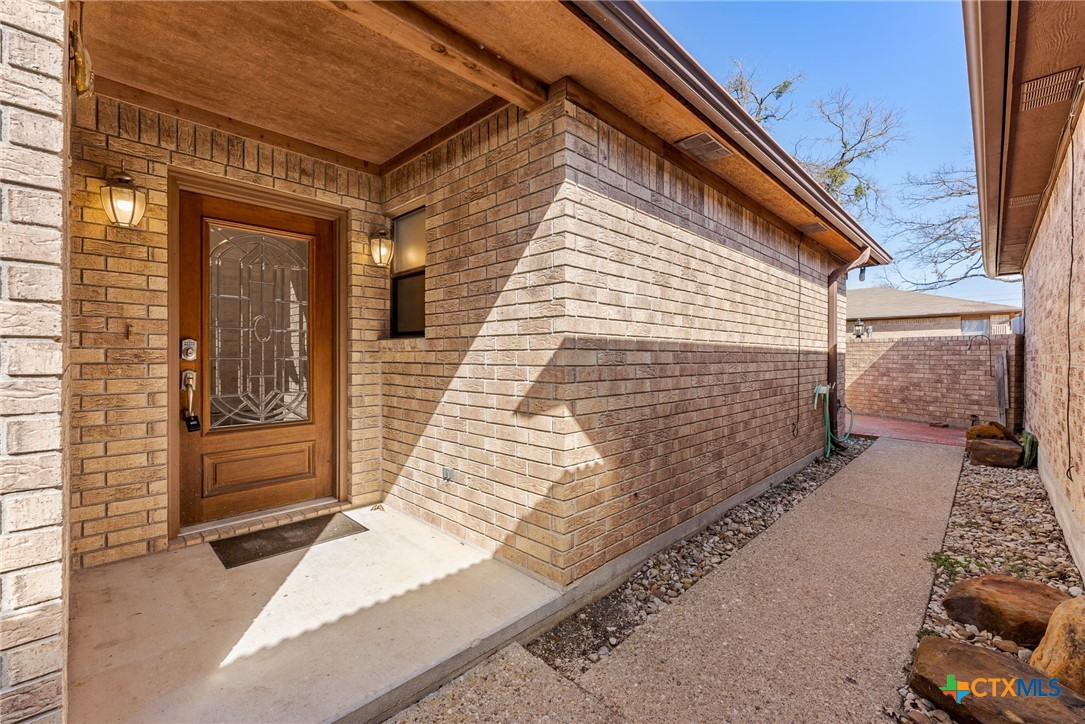 4003 River Oaks Circle Property Photo 5