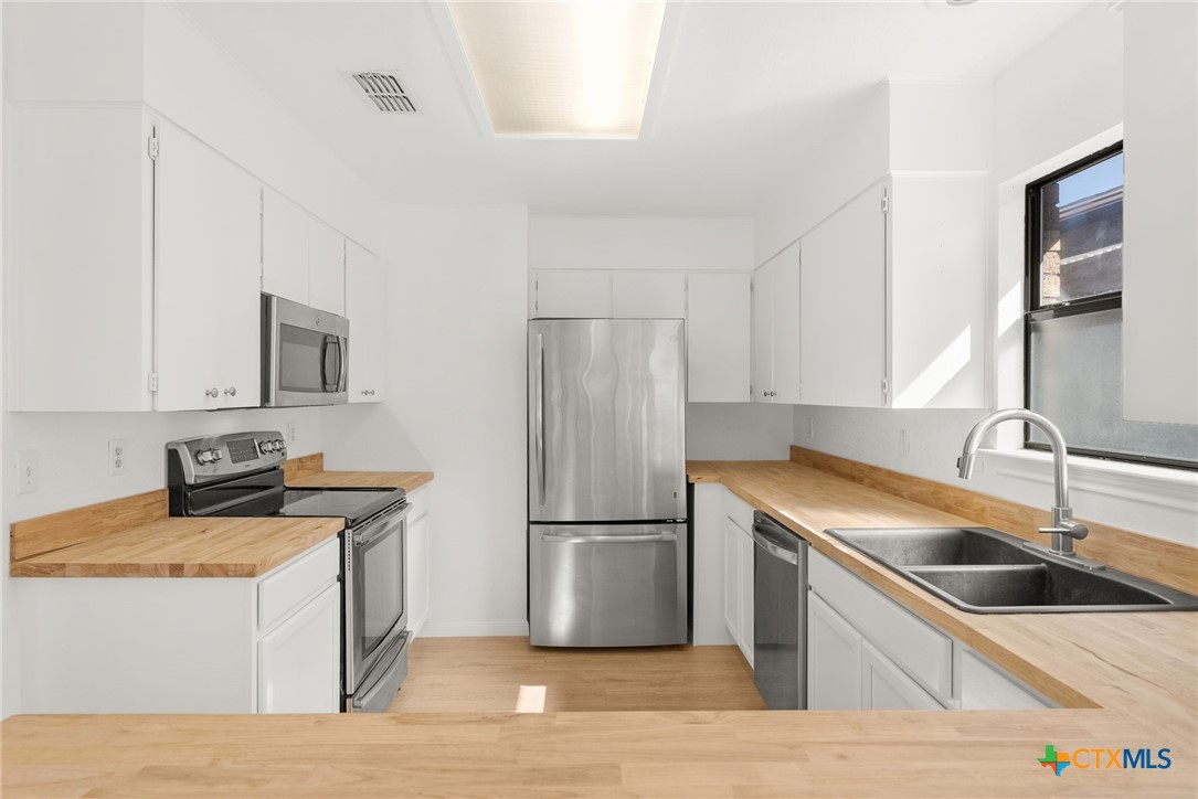 4003 River Oaks Circle Property Photo 8