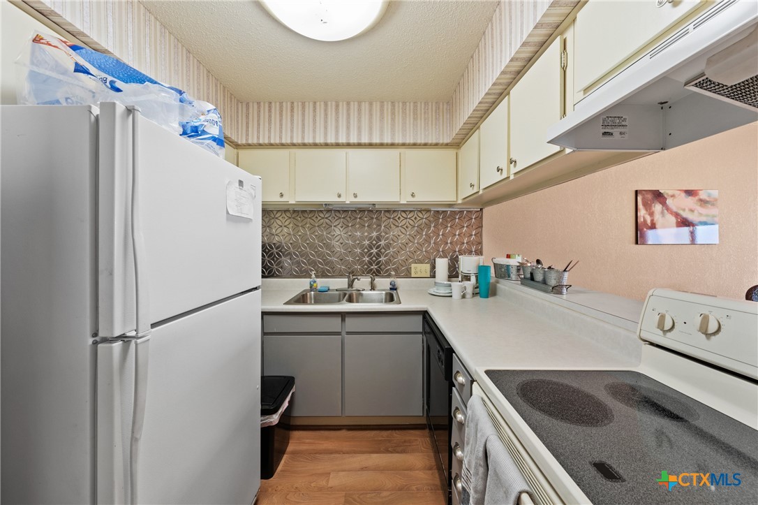 218 Cliffhouse Drive Property Photo 10