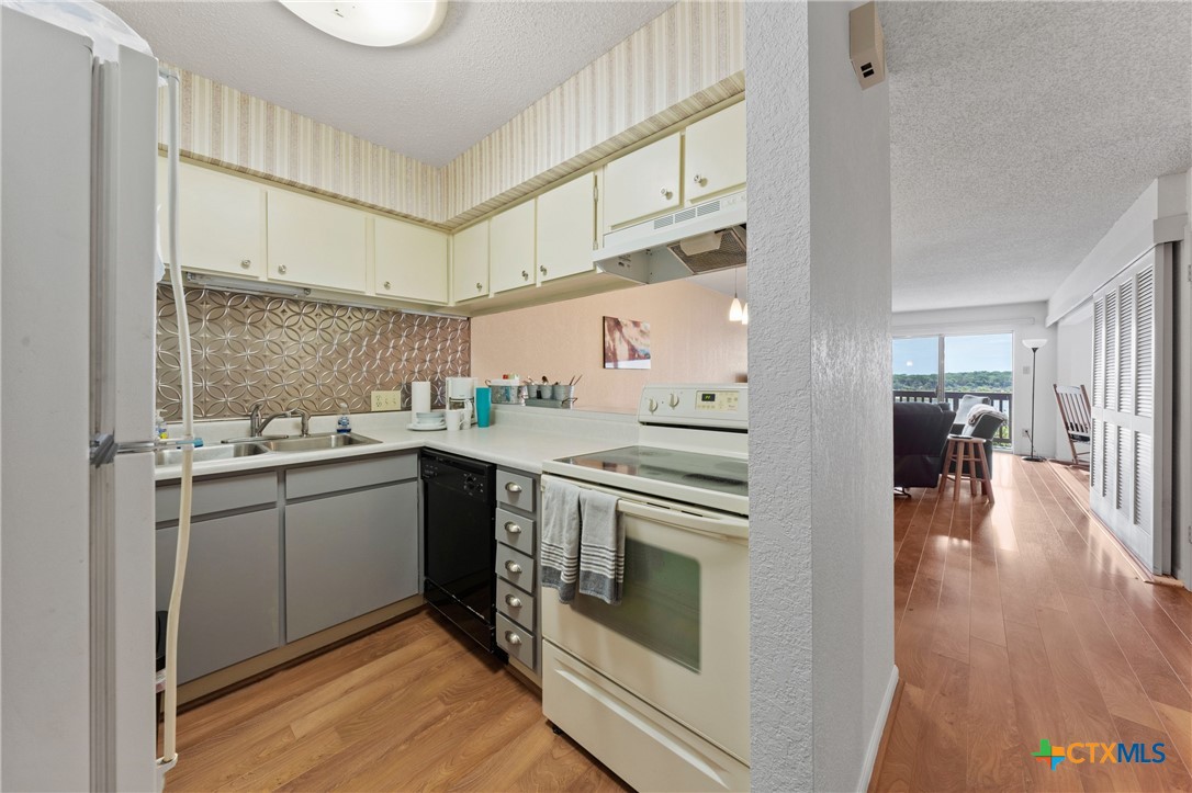 218 Cliffhouse Drive Property Photo 11