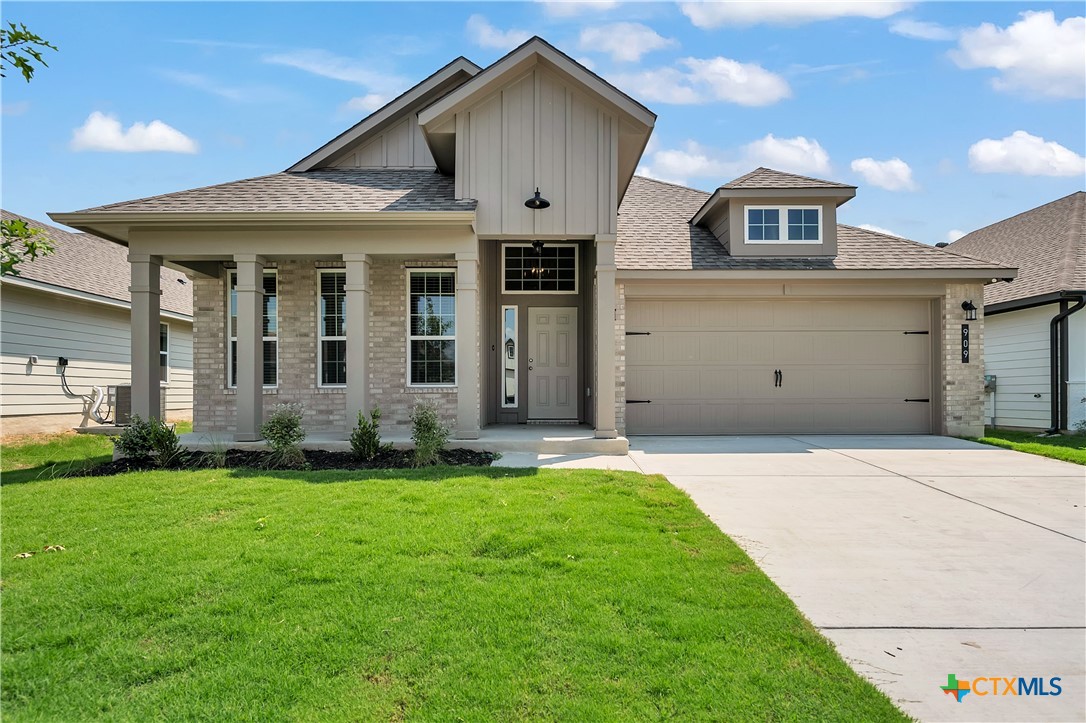 909 James Parker Circle Property Photo 1