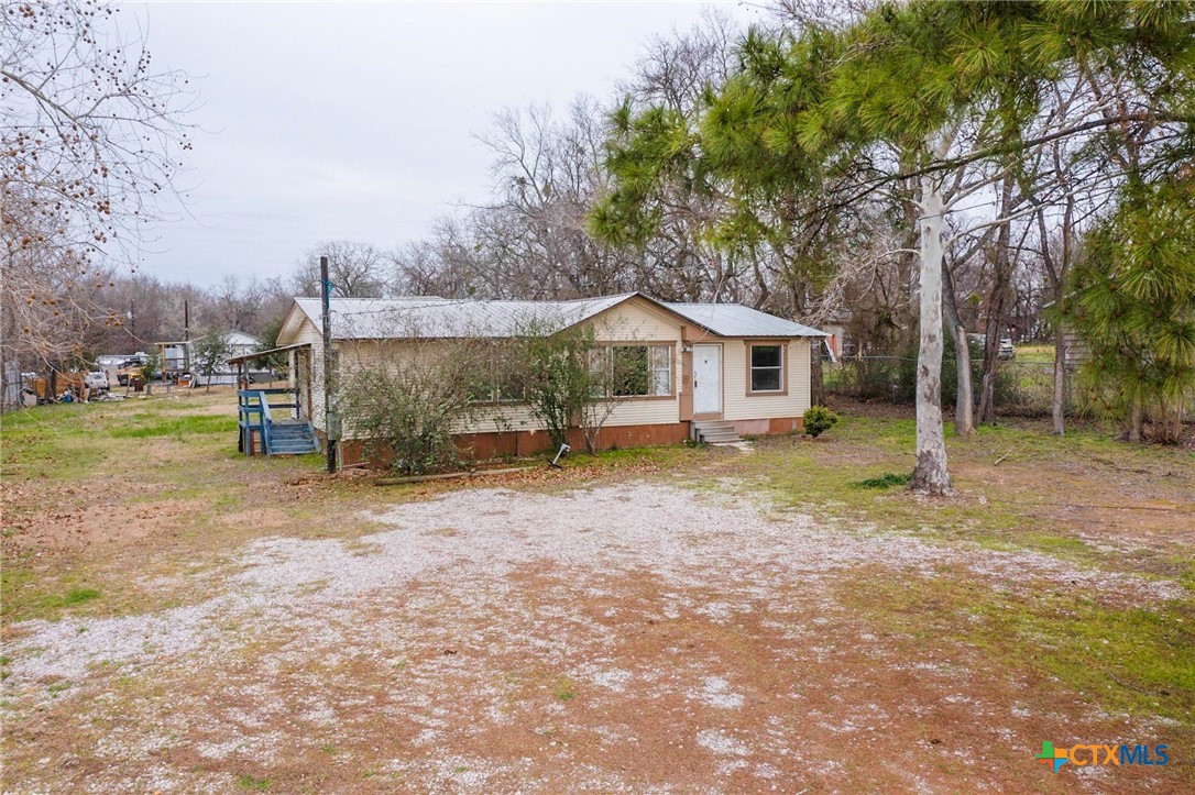 262 Highway 290 Property Photo 1