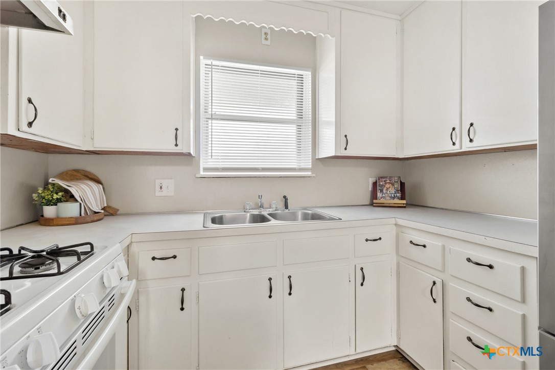 1006 San Antonio Street Property Photo 10