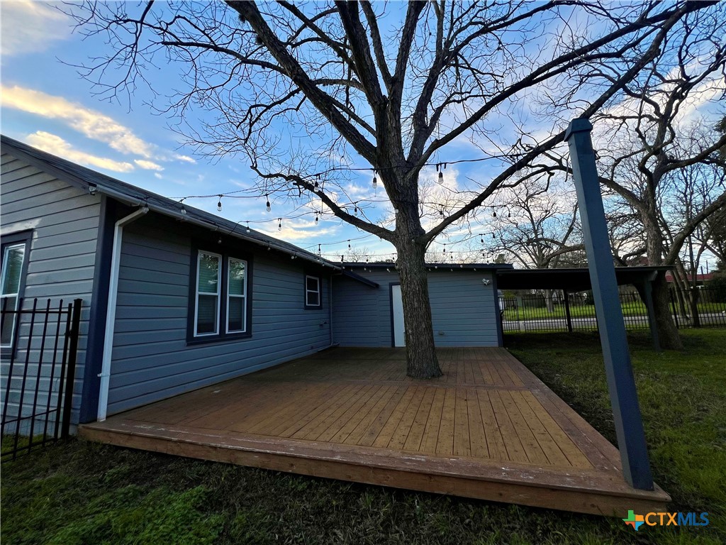 226 Smith Street Property Photo 10