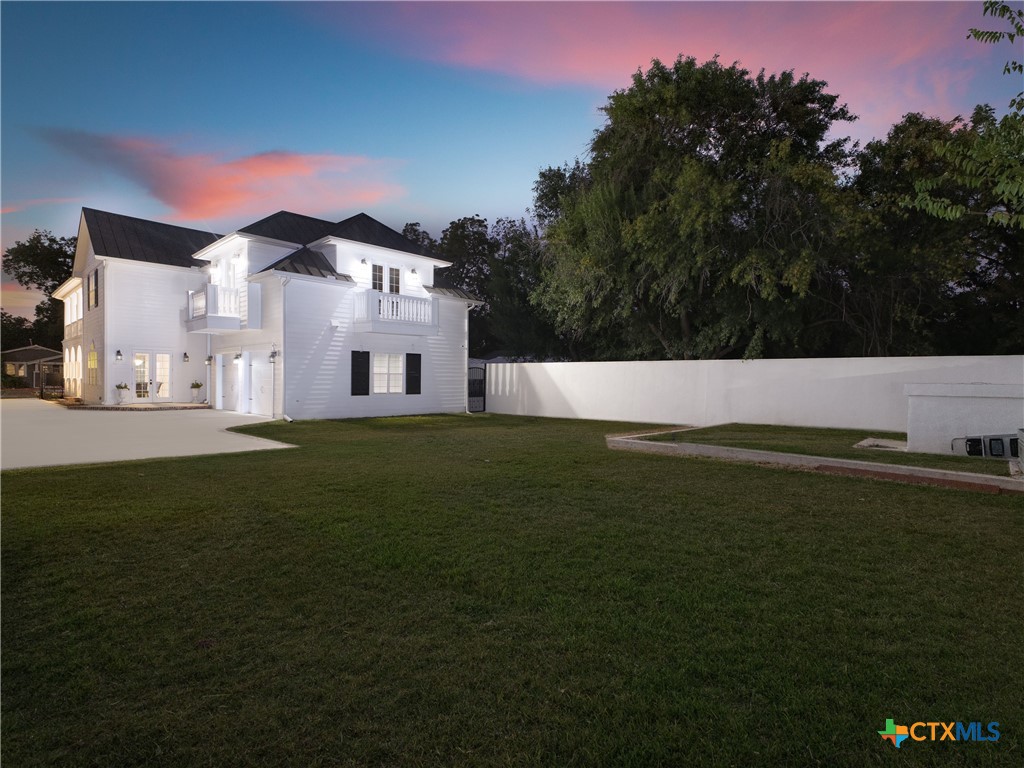 1077 W Mill Street Property Photo 7