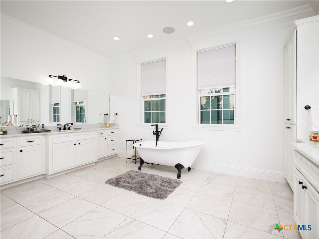 1077 W Mill Street Property Photo 34
