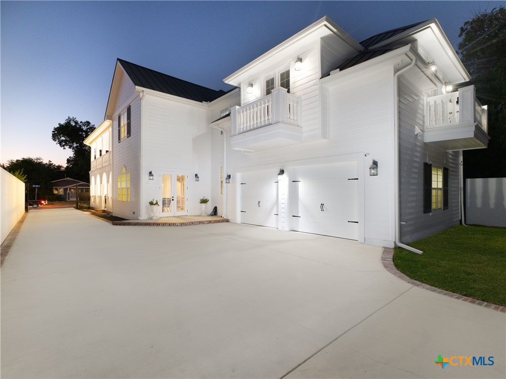 1077 W Mill Street Property Photo 43