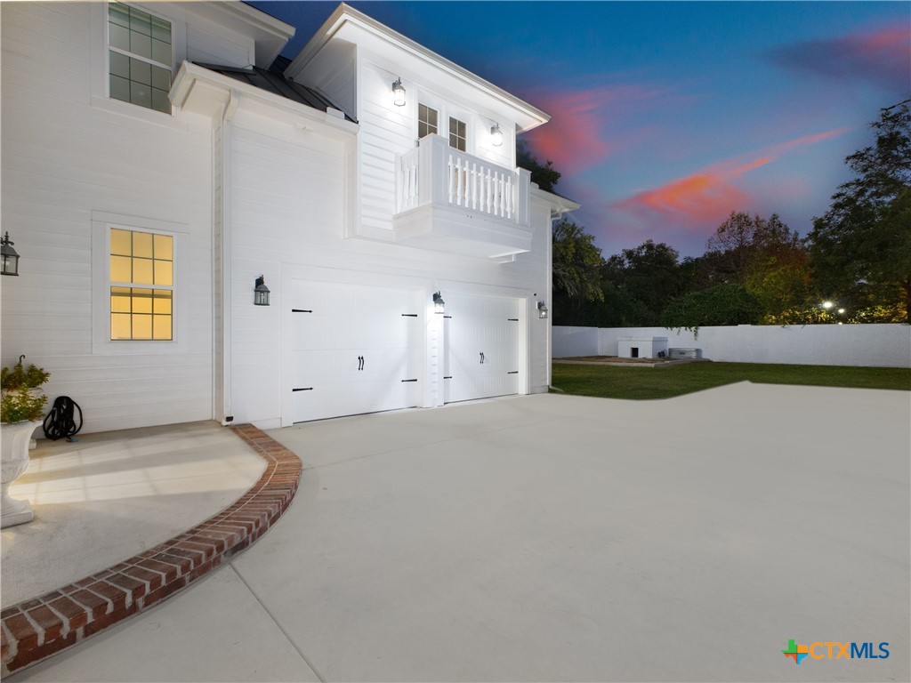 1077 W Mill Street Property Photo 44