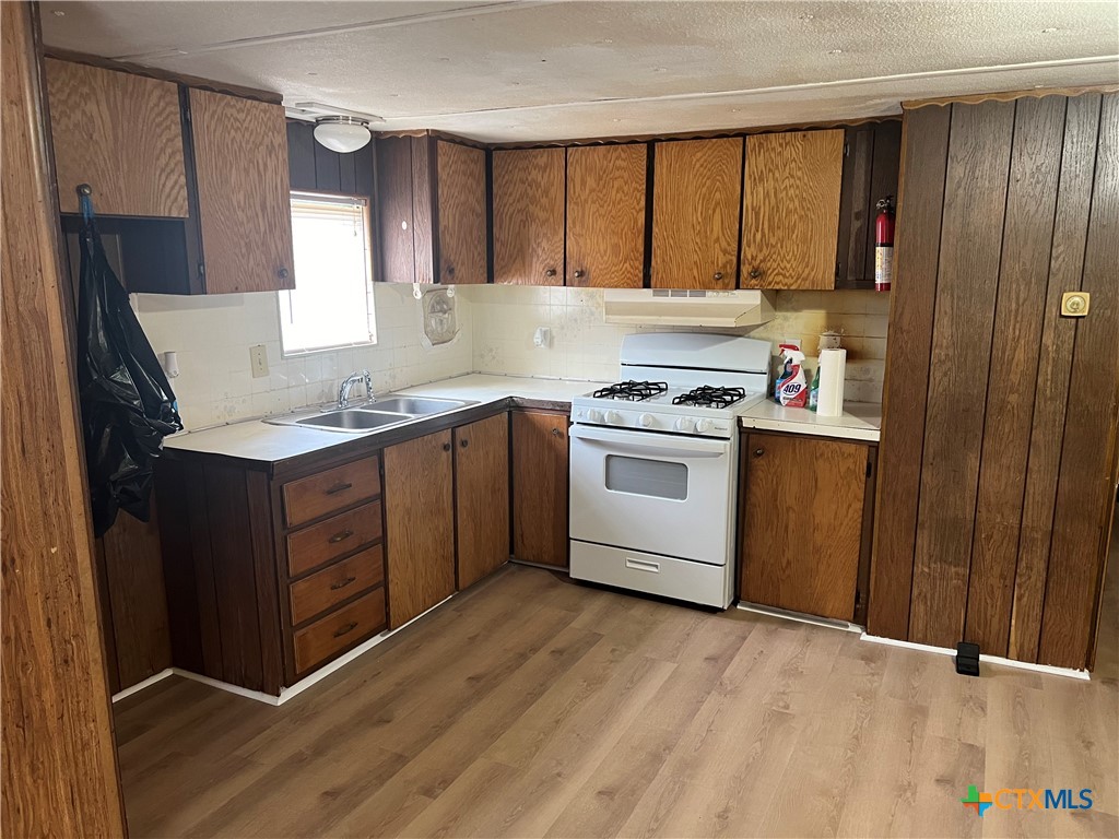719 N Doughty Property Photo 4
