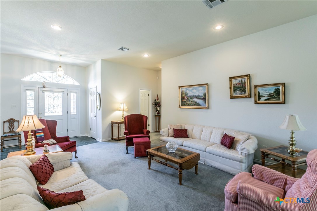 317 N Creek Lane Property Photo 4
