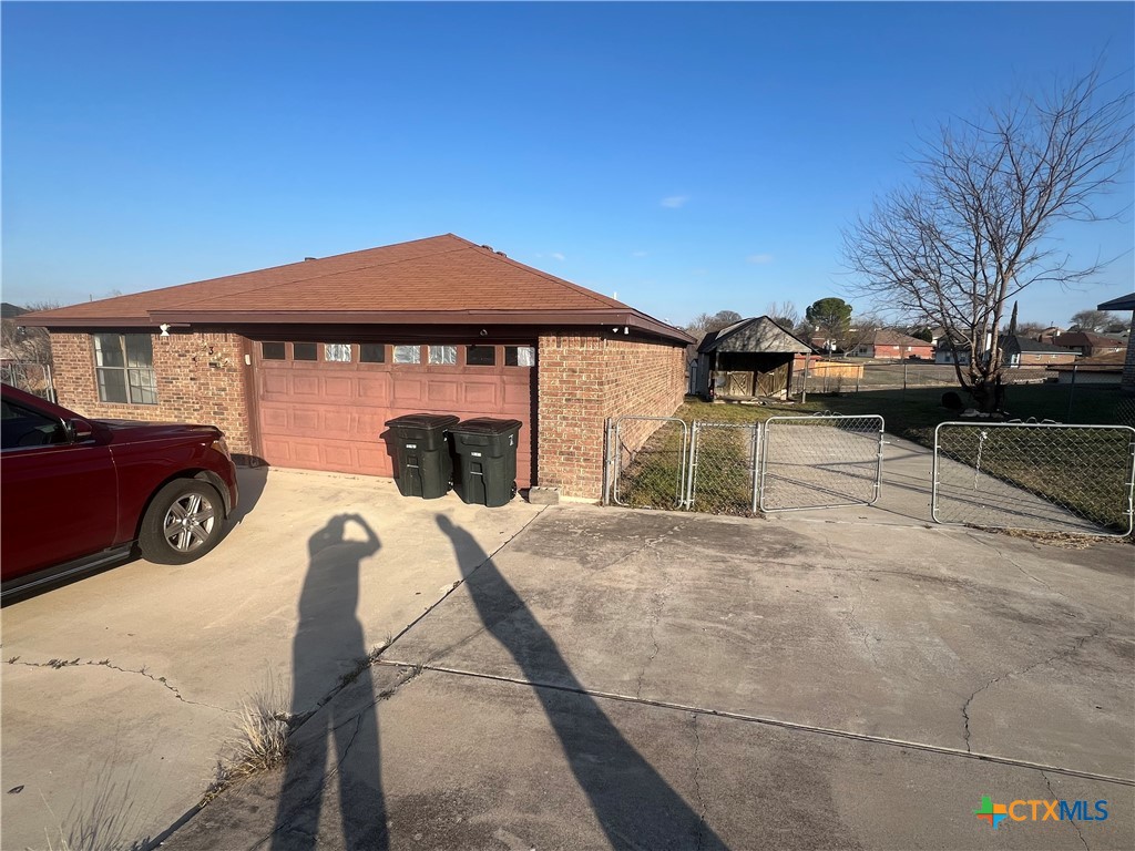 2302 Huckleberry Drive Property Photo 2