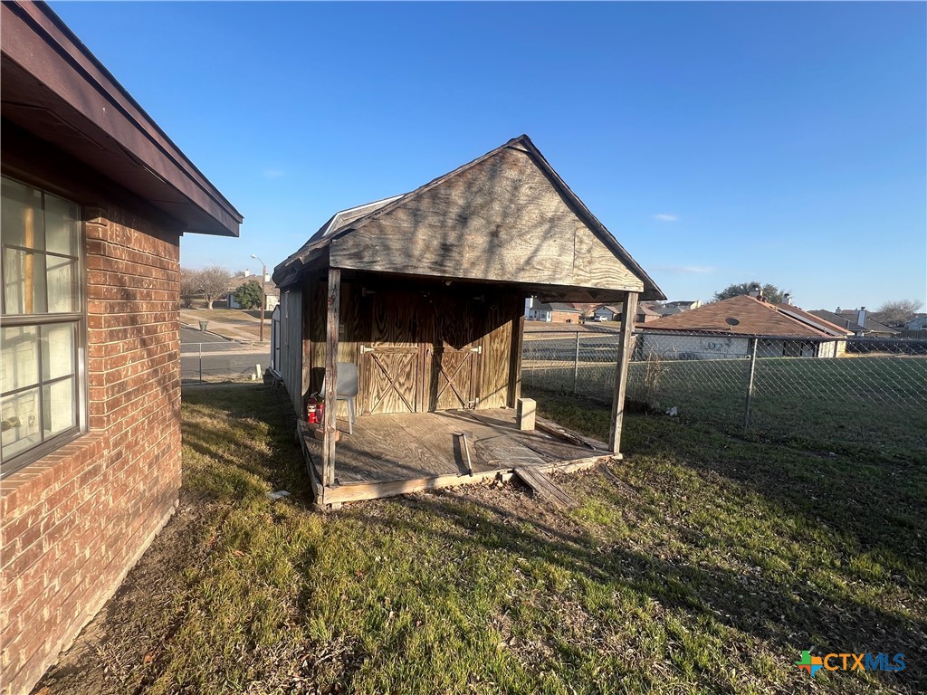 2302 Huckleberry Drive Property Photo 3