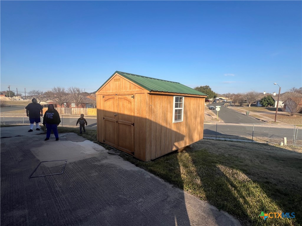 2302 Huckleberry Drive Property Photo 4