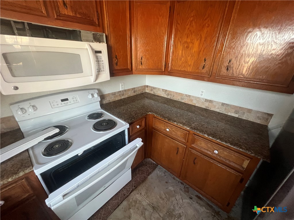 2302 Huckleberry Drive Property Photo 7