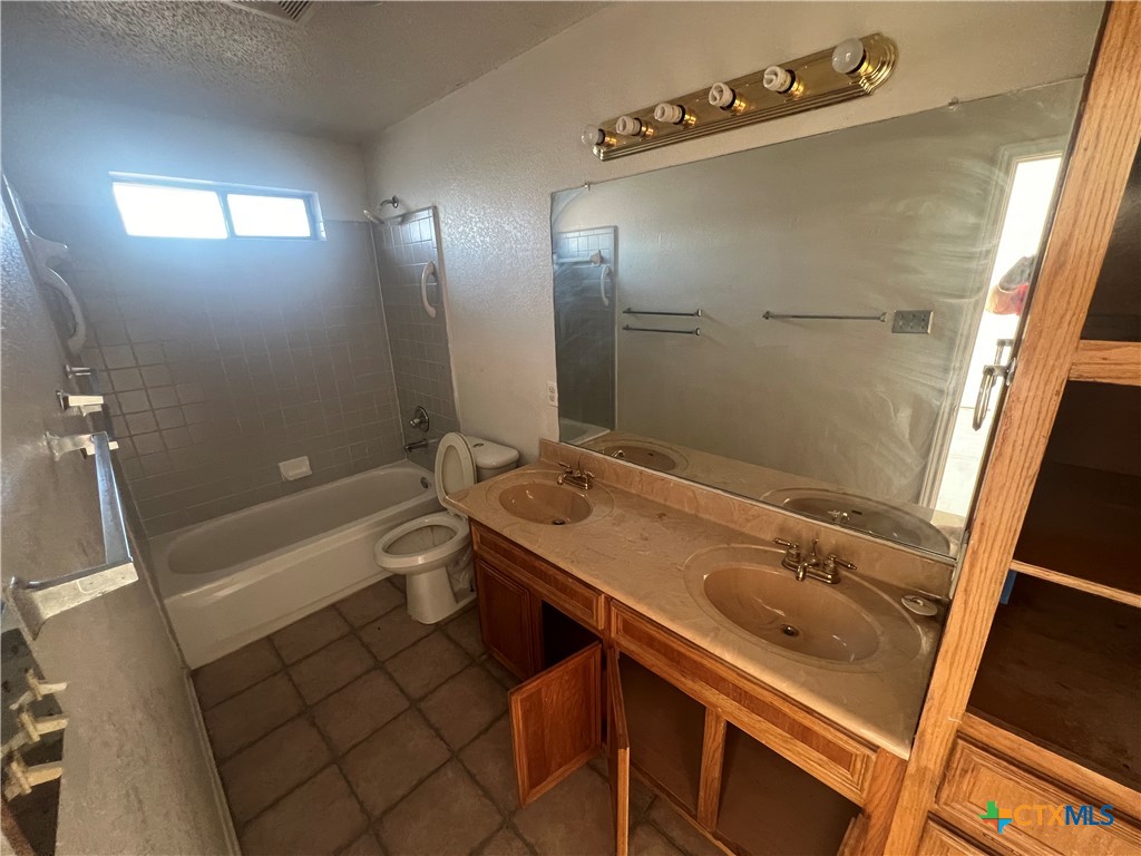 2302 Huckleberry Drive Property Photo 15