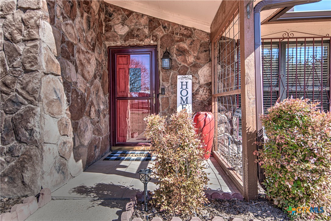1128 Cedar Oaks Lane Property Photo 2