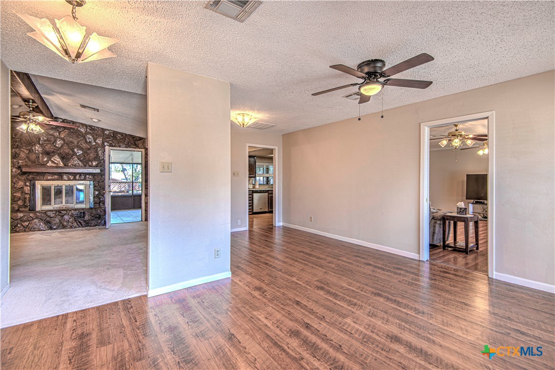 1128 Cedar Oaks Lane Property Photo 3