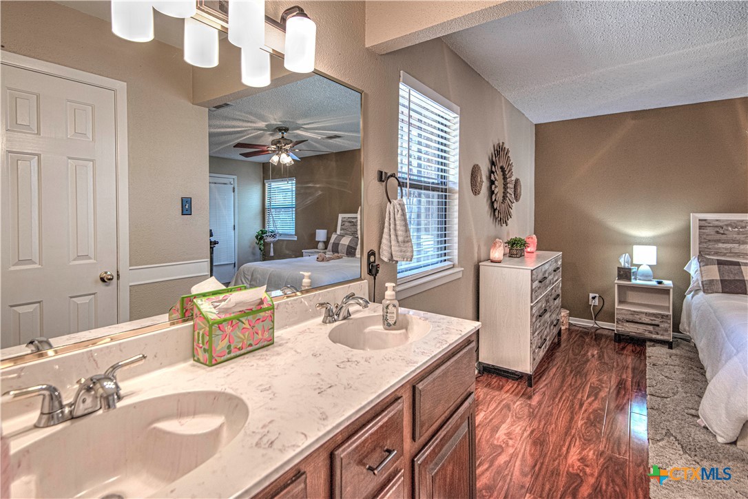 1128 Cedar Oaks Lane Property Photo 20
