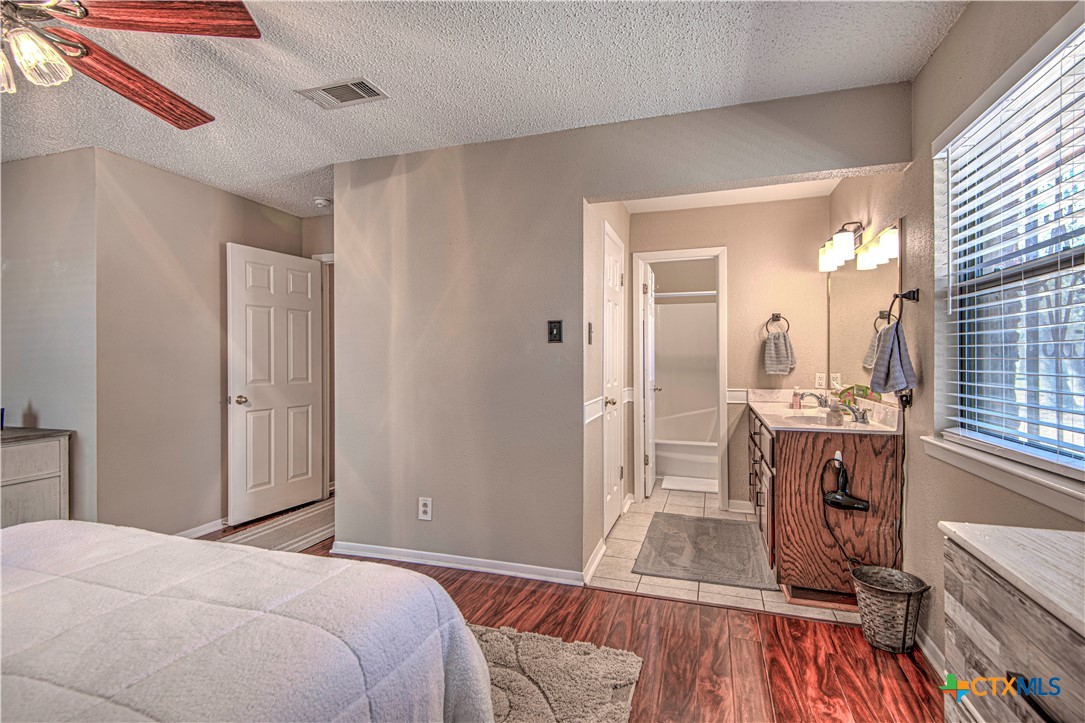 1128 Cedar Oaks Lane Property Photo 21