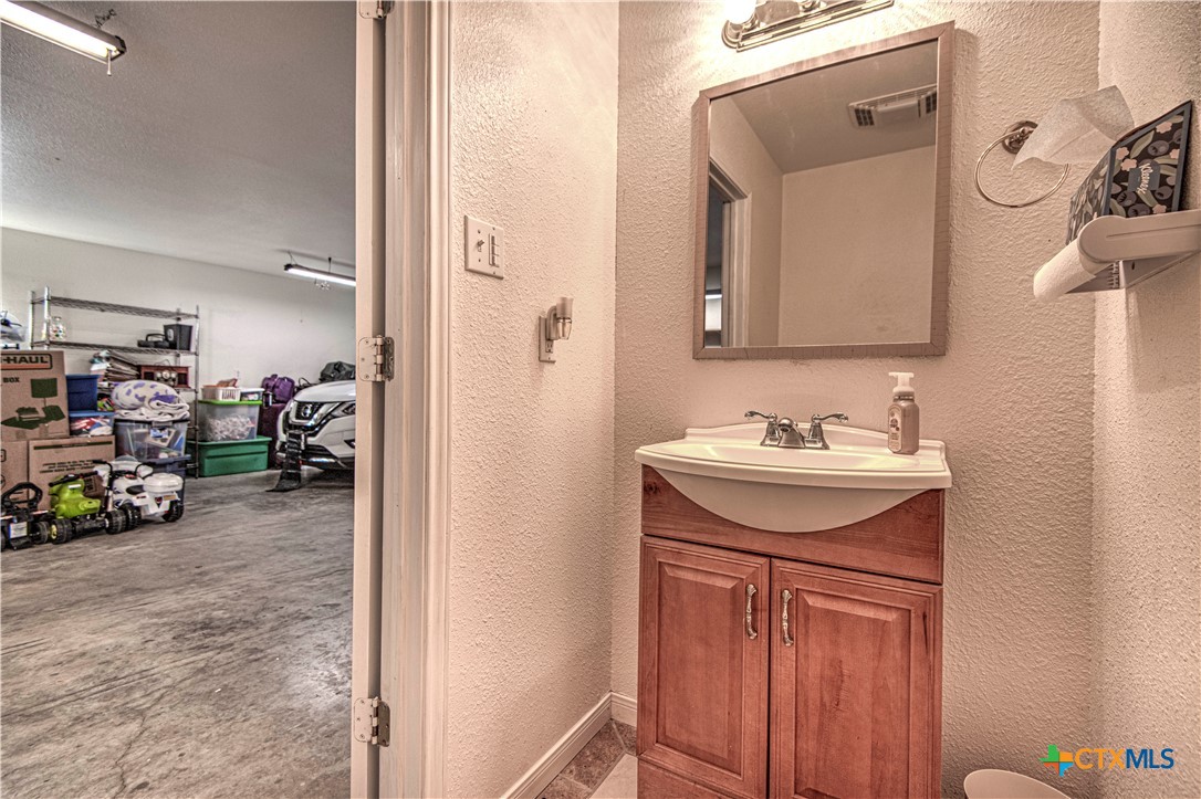 1128 Cedar Oaks Lane Property Photo 34