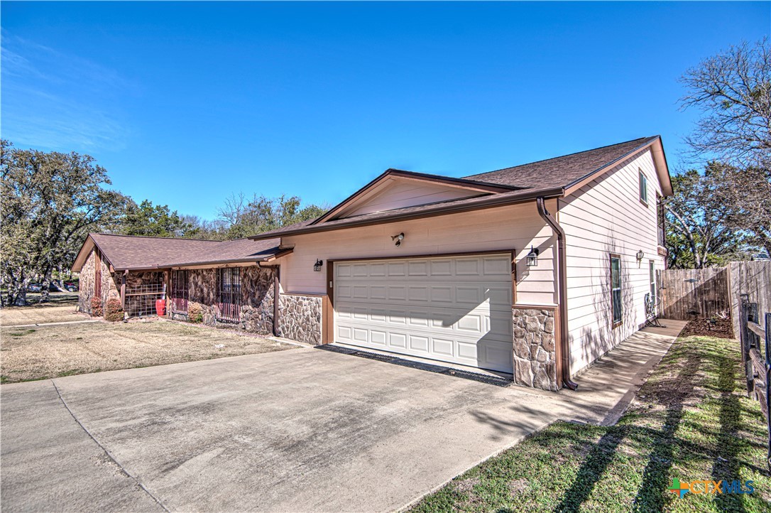 1128 Cedar Oaks Lane Property Photo 47