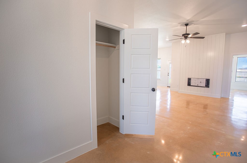 7904 Smoke Creek Lane Property Photo 4