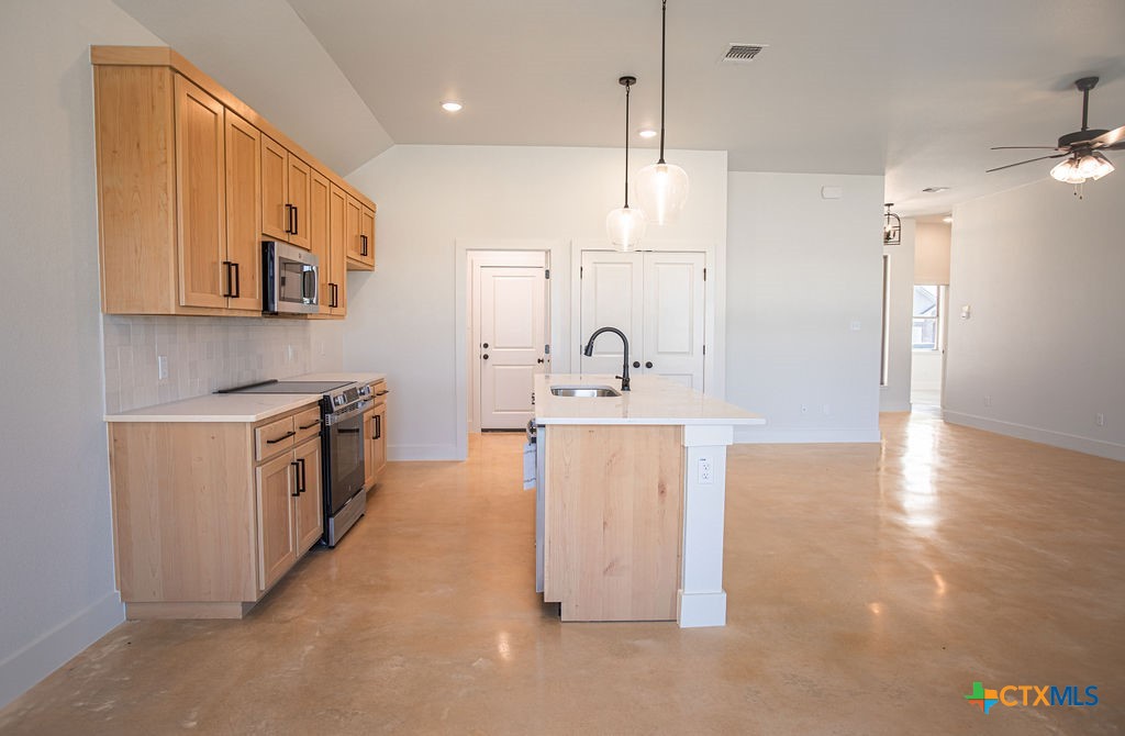 7908 Smoke Creek Lane Property Photo 12