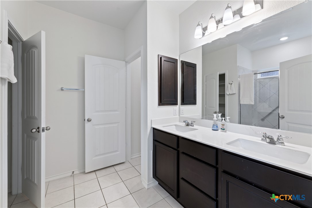 1610 Foxglove Drive Property Photo 10