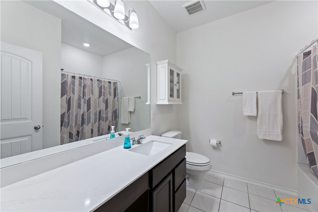 1610 Foxglove Drive Property Photo 12