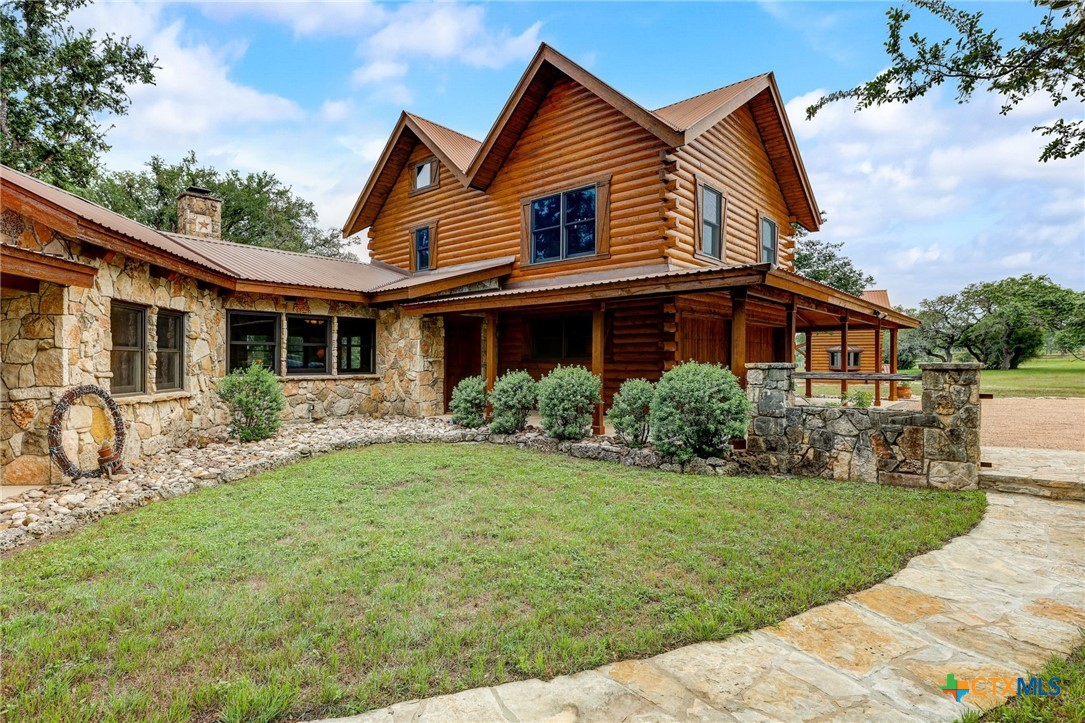 700 Ledgerock Road Property Photo 2