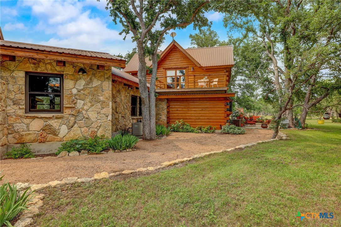 700 Ledgerock Road Property Photo 4