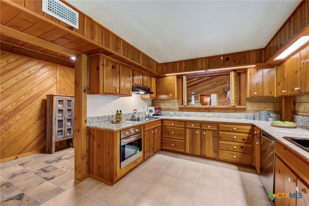 700 Ledgerock Road Property Photo 22