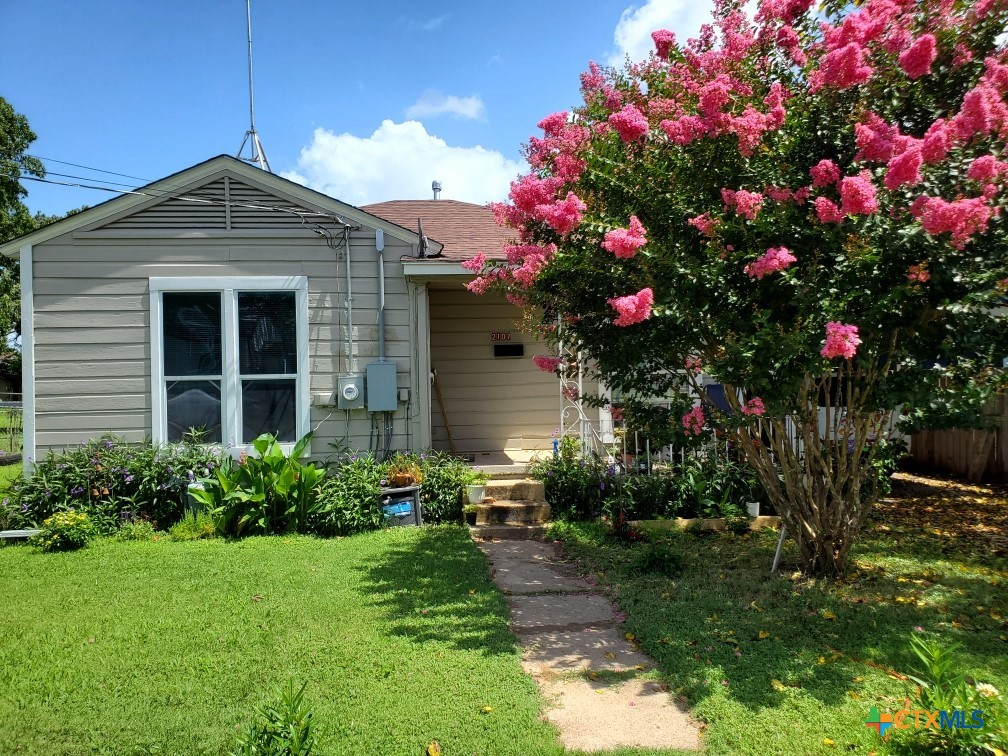 2107 Saunders Street Property Photo 1
