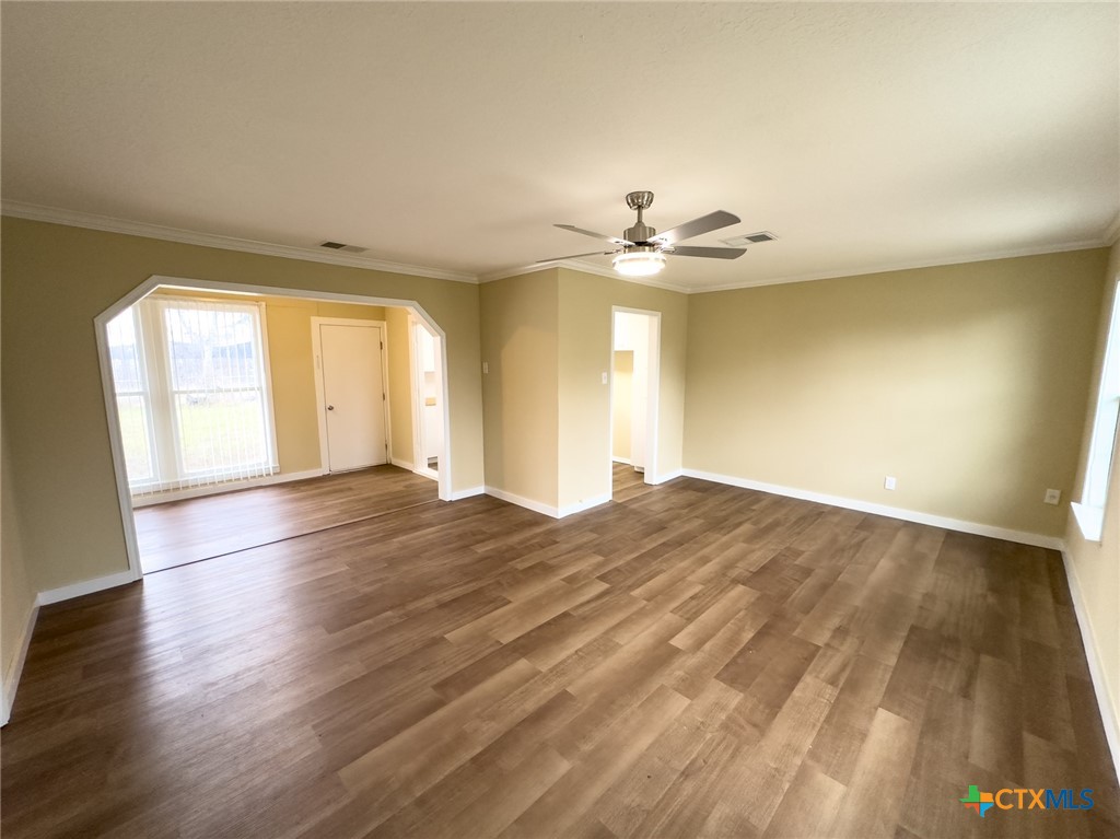 1404 E Bowie Property Photo 4