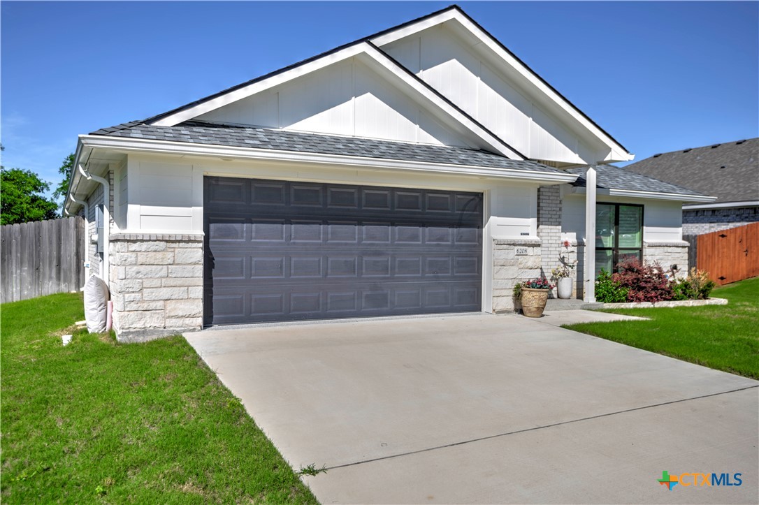 6208 Catania Drive Property Photo 2