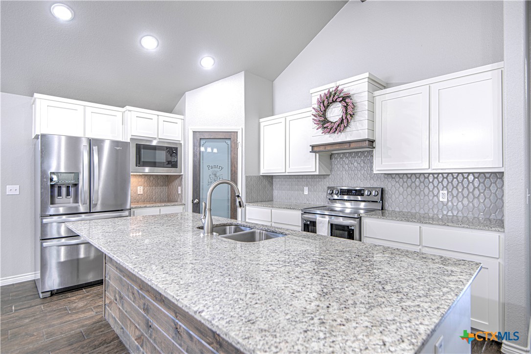 6208 Catania Drive Property Photo 16