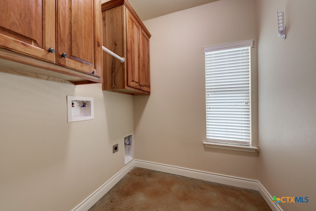 944 Hudson Lane Property Photo 13