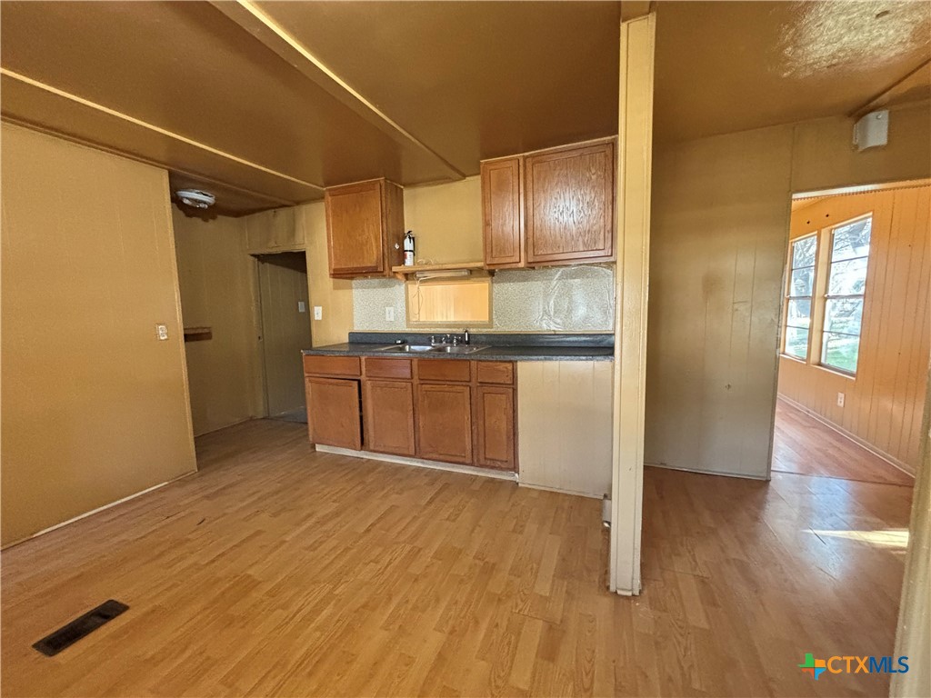 520 Royal Oak Drive Property Photo 5