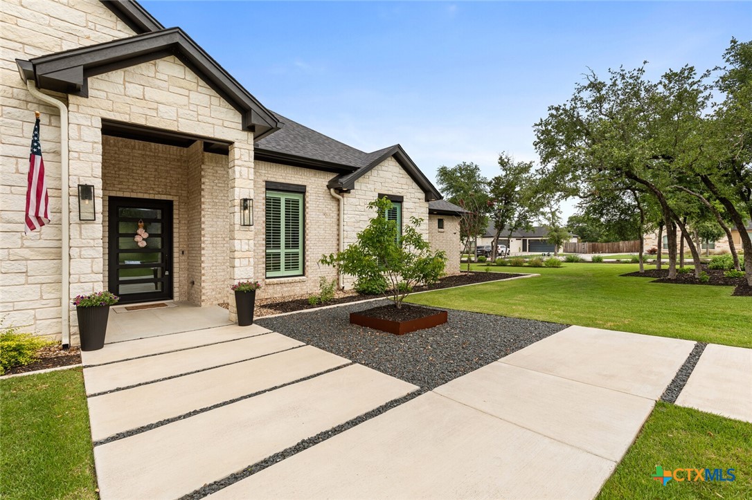 12 Lago Viento Lane Property Photo 8