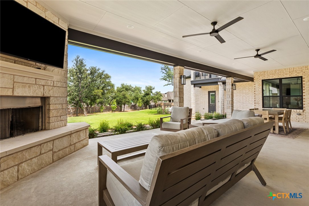 12 Lago Viento Lane Property Photo 43